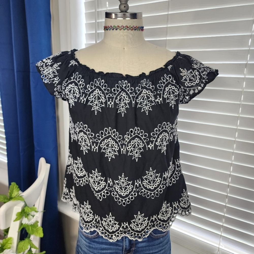 Adiva Black Eyelet Shirt With Ruffle Sleeves Sz Large